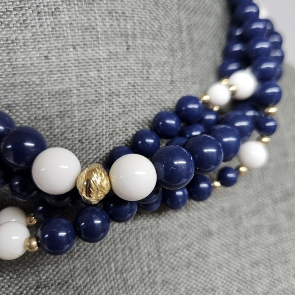 VINTAGE Multi-Strand Blue & White Plastic Beaded Bead Necklace - Picture 4 of 5